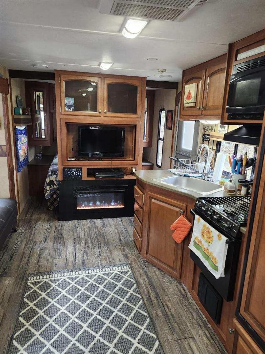 Готель Rv Adventure Roscoe Pet Friendly Екстер'єр фото